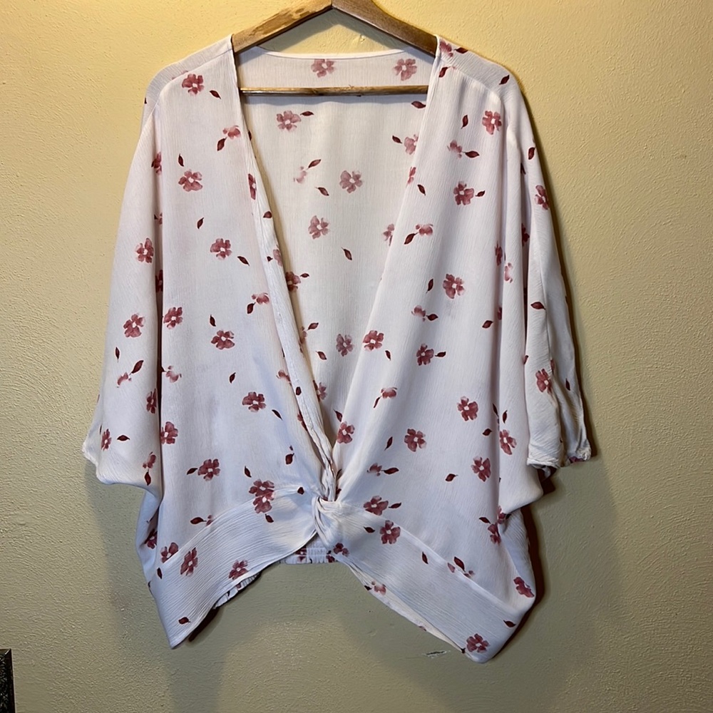 Willow & Root Pink Floral Wrap with twist front, Sz XL